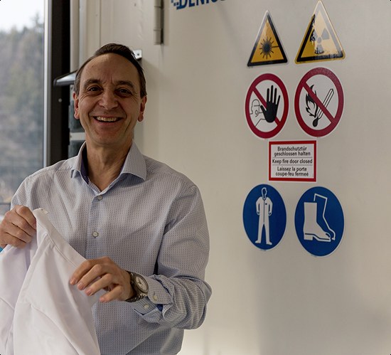 Sandro M.O.L. Schneider in the laboratory