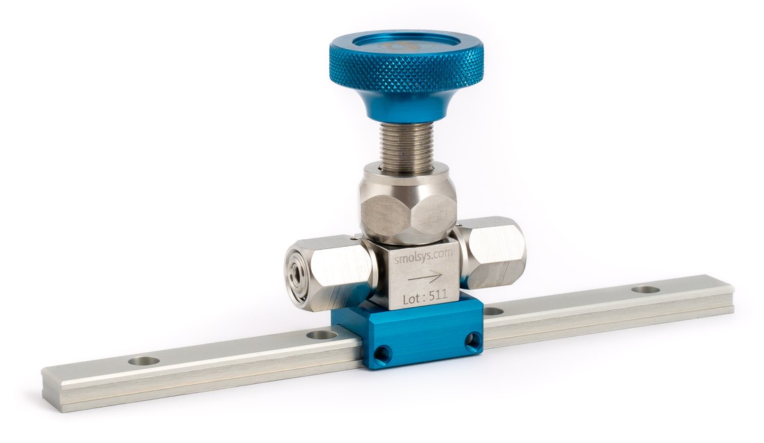 smolsys valve mounted on a stainless steel rail with a blue rail block